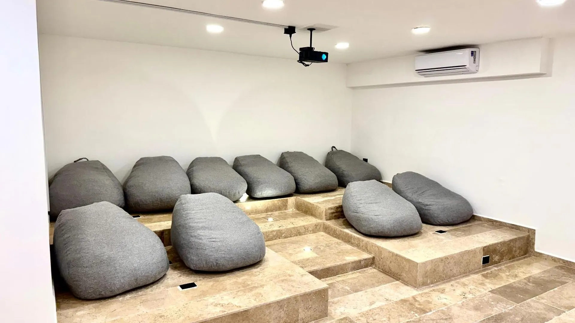 Chic 2Br Condo, Private Jacuzzi And 2 Free Bikes Tulum Apartment